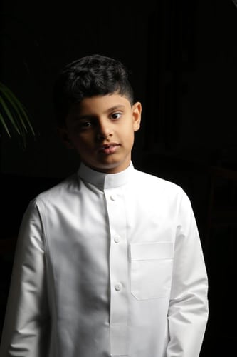 ثوب أطفال قماش خفيف كم سادة