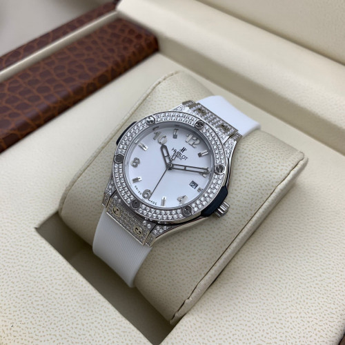 ساعات هوبلت النسائية