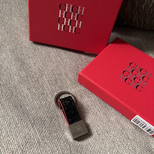 ميدالية مفاتيح سي اتش