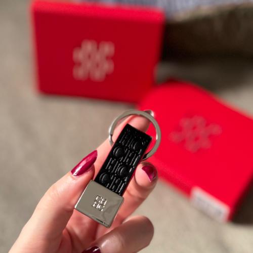 ميدالية مفاتيح سي اتش