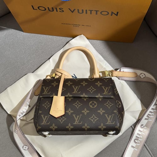 شنطة لويس ڤيتون كلوني