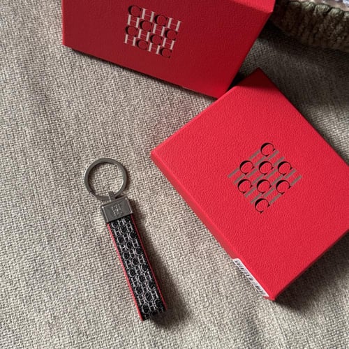 ميدالية مفاتيح سي اتش