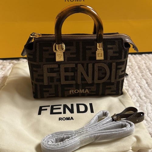 شنطة فندي روما