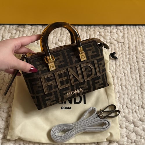 شنطة فندي روما