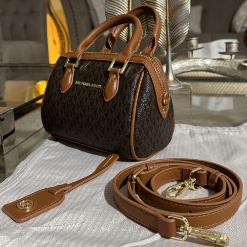 شنطة مايكل كورس