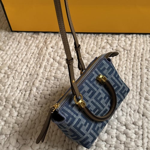 شنطة فندي ميني