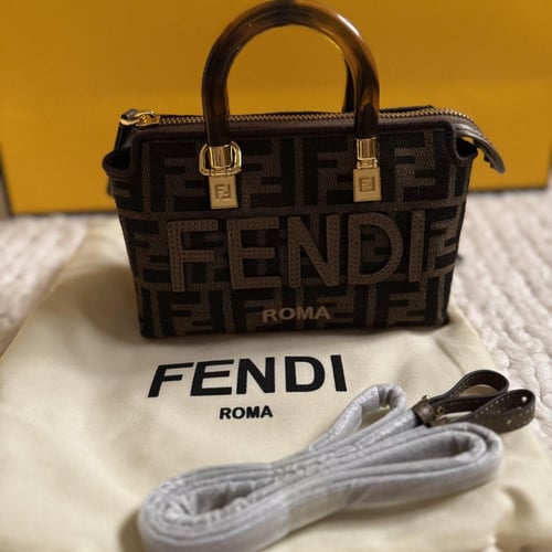 شنطة فندي روما