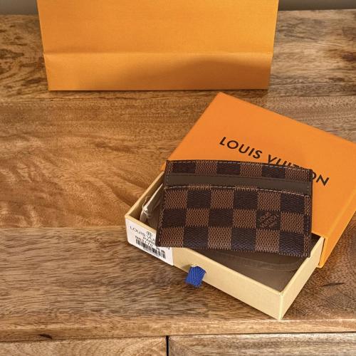 كارد هولدر لويس ڤيتون ٤ اشكال