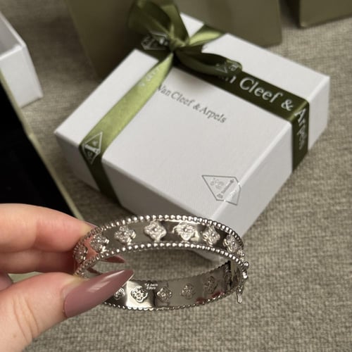 اسورة فان كليف بنجرة