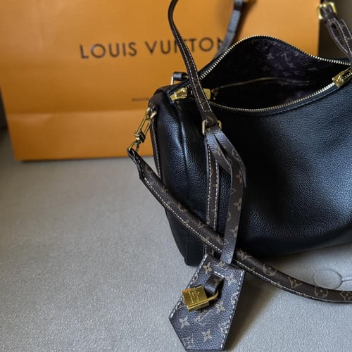 شنطة لويس الجديدة