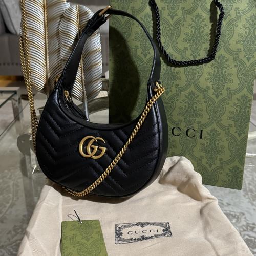 شنطة قوتشي هاف مون