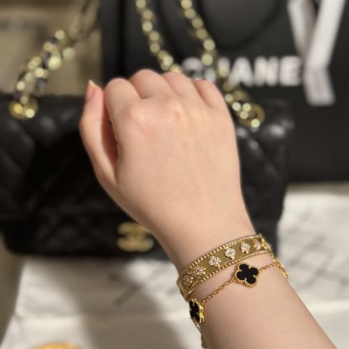 اسورة فان كليف بنجرة