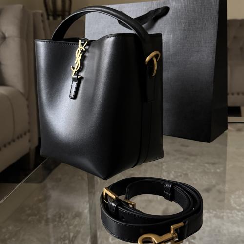 شنطة سان لوران دلو