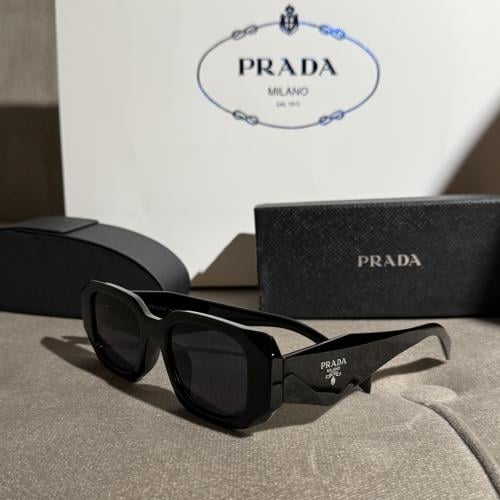 نظارة برادا