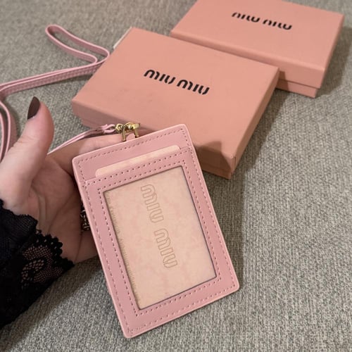 اي دي هولدر ميو ميو