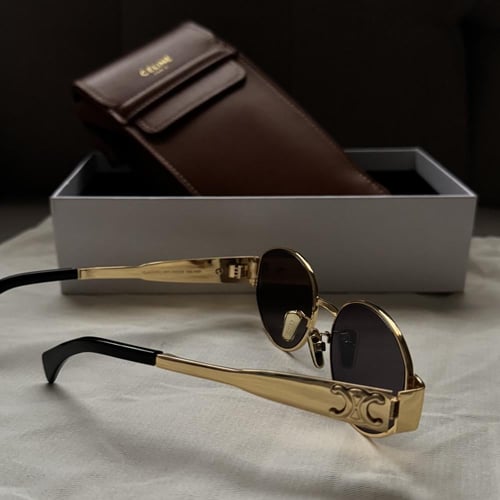 نظارة سيلين مع شنطتها