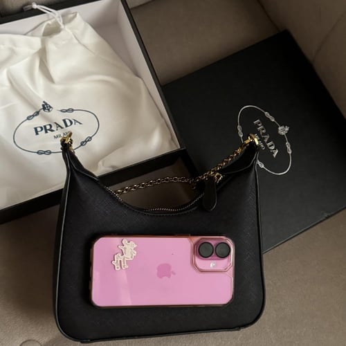 شنطة برادا جلد