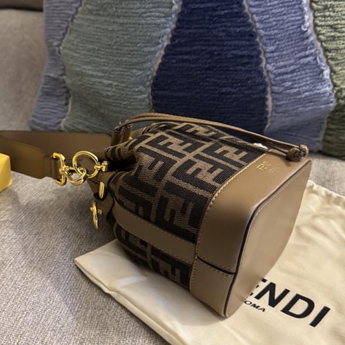 شنطة فندي دلو ميني