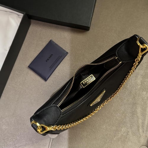 شنطة برادا جلد