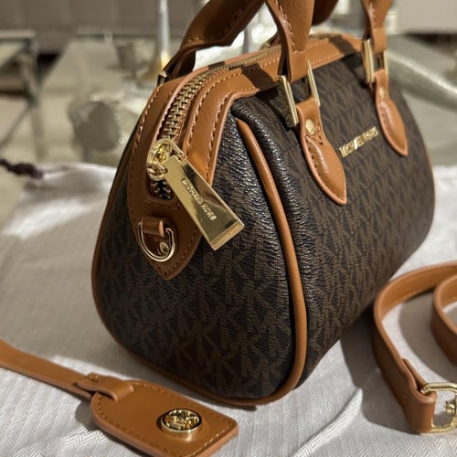 شنطة مايكل كورس