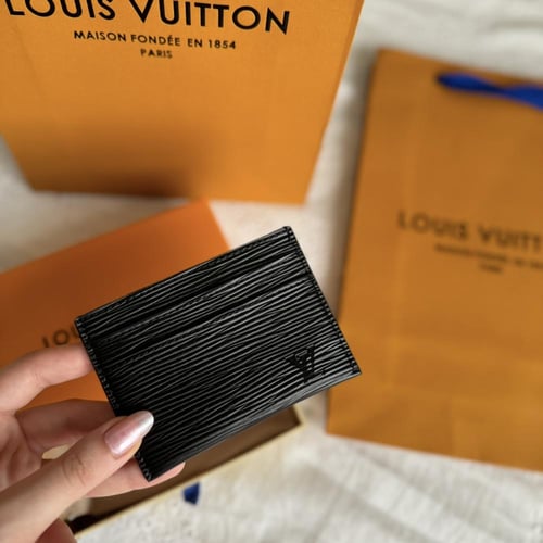 كارد هولدر لويس ڤيتون ٤ اشكال