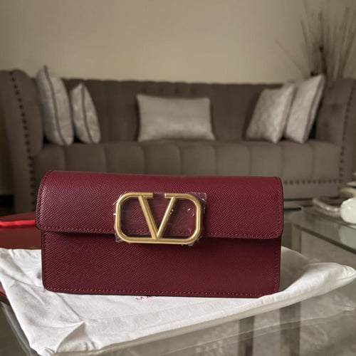 شنطة ڤالنتينو