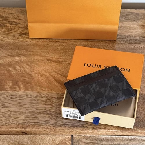 كارد هولدر لويس ڤيتون ٤ اشكال