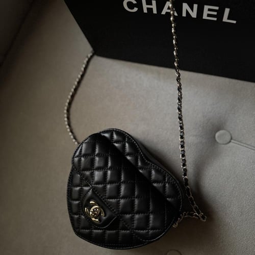 شنطة شانيل قلب