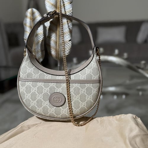 شنطة قوتشي هاف مون