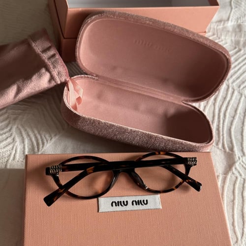 نظارة ميو ميو