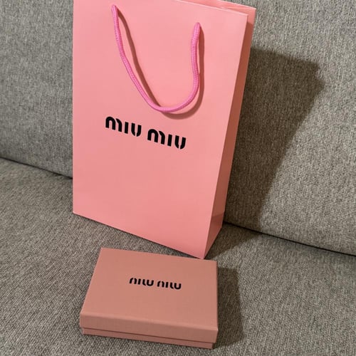 اي دي هولدر ميو ميو