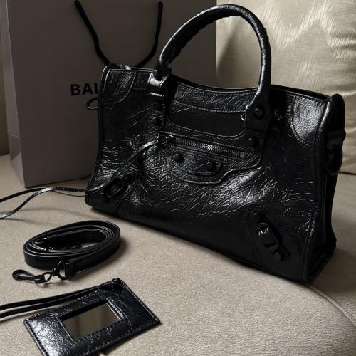 شنطة بالنسياغا