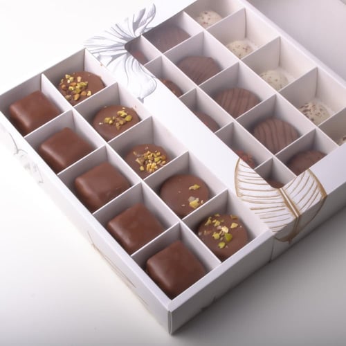 علب تقديم حلويات ورقية مقسمة- 25 قسم