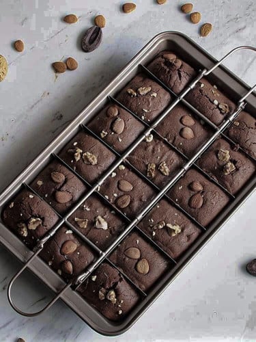 صينية خبز مع قطاعة - اسود