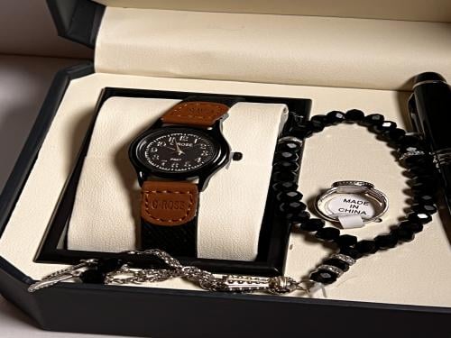 ساعة الأطفال جلد