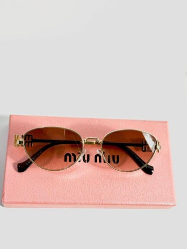 نظارة شمسية نسائية Miu Miu