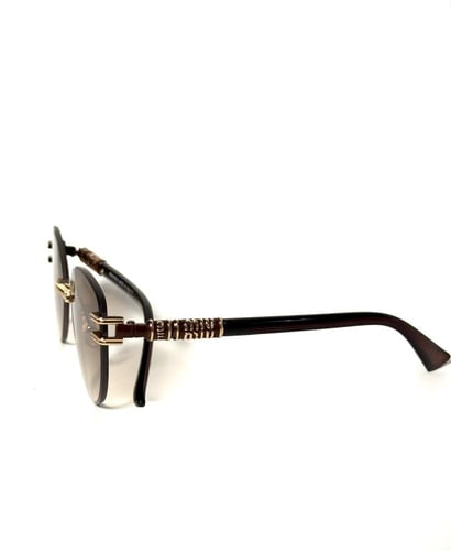 نظارة نسائية Miu Miu – لمسة أنثوية فاخرة بذراع عنا...