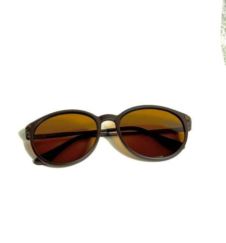 نظارة شمسية ماركة AIVA بلمسة عصرية دافئة