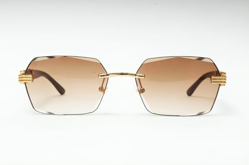 نظارة شمسية - لون ذهبي عتيق وحافة خشبية