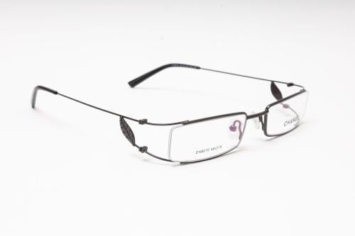 نظارة طبية بإطار معدني مستطيل - شانيل | رفاهية الت...