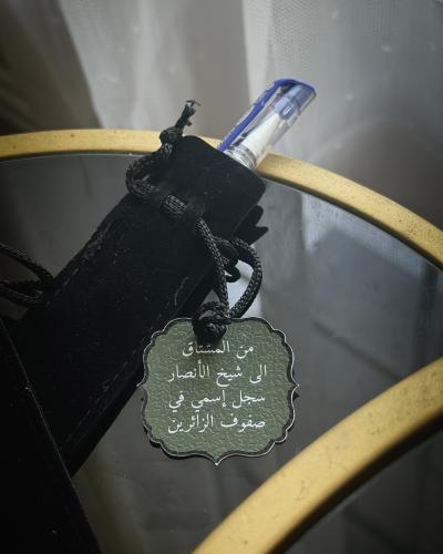 قلم مع محفظة مخمل