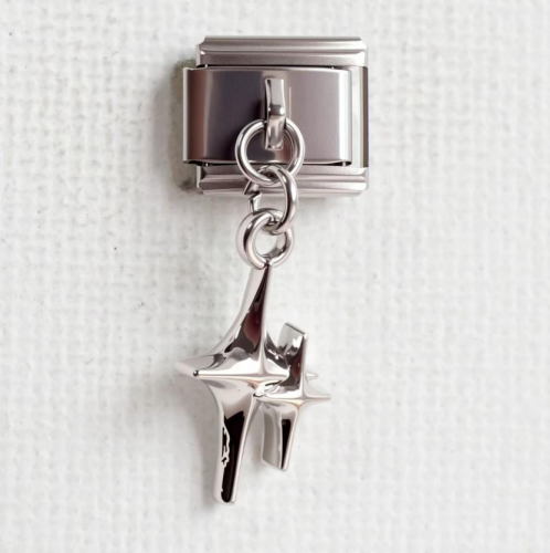 تشارمز فضي مع تعليقة فضية