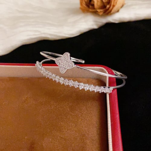 اسوارة مميزه من الستانلس ستيل مرصعه بالزركون الاصل...