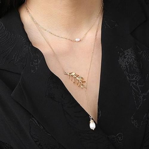 سلسال كوري مزين بالحجر الصناعي الابيض