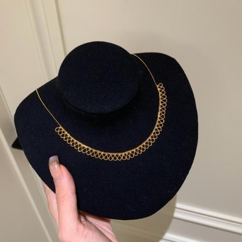 قلادة مميزة من الستانلس ستيل باللون الذهبي