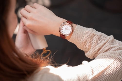 ساعة نسائية رسمية من ميجر – الفخامة في كل لحظة