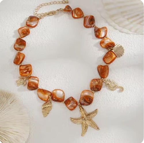 قلادة بوهيمية