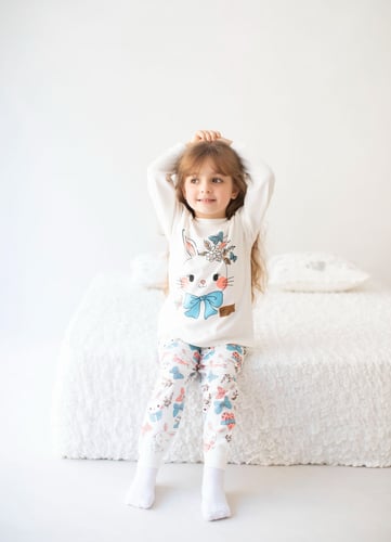 بجامة ارنب البيضاء