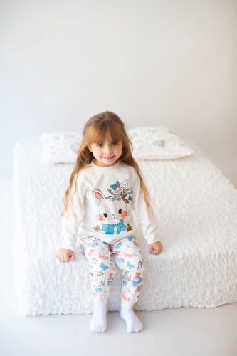 بجامة ارنب البيضاء