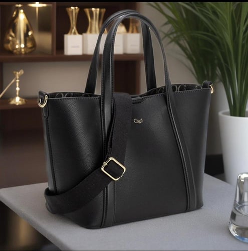 شنطة يد فاخرة بتصميم مميز وألوان مختلفة